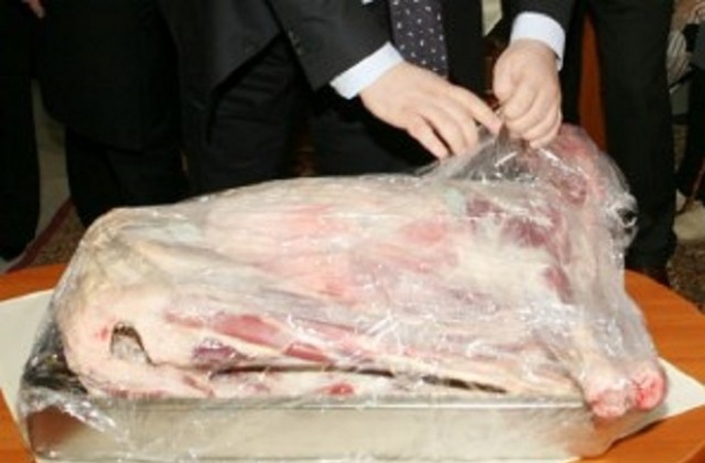 30 тона препакетирано месо с нов срок на годност откриха в Пловдив и София