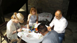 Дипломати рисуваха върху коприна в Дечковата къща