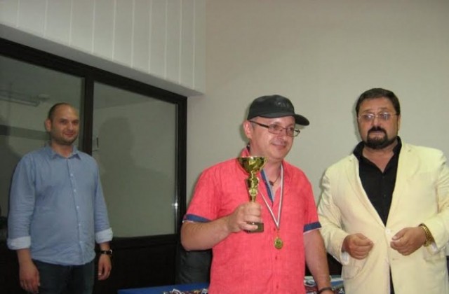 Депутати наградиха участниците в турнира по ускорен шах на ГЕРБ