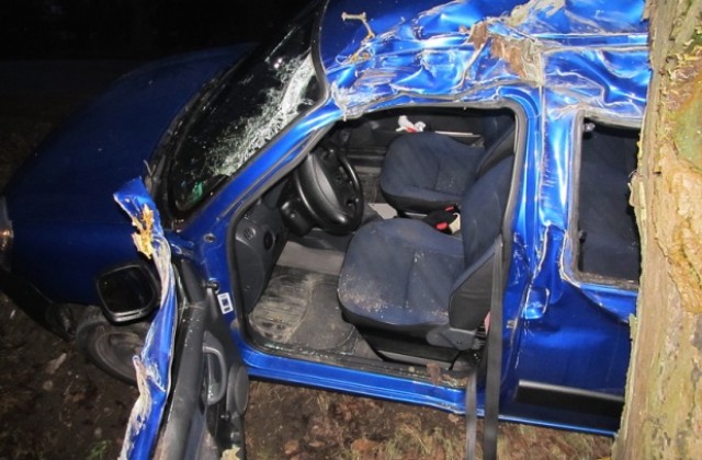Влекач удари автомобил край Харманли, двама загинаха