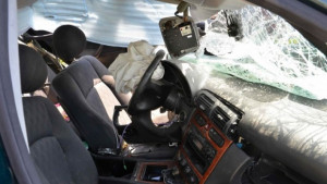 Пияни шофьори без книжки си потрошиха колите