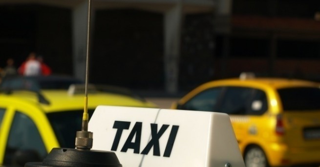 Таксиметровите водачи вече няма да полагат изпит при кандидатстване за