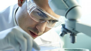 Учени разбраха защо митохондриите се наследяват от майката а не