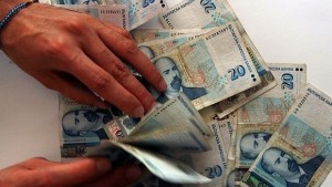 Бизнес климатът в промишлеността търговията на дребно и услугите се