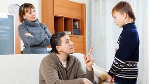 Как може да навреди на децата натрапчивото присъствие на родителите