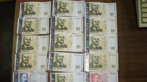 Фалшиви пари за истински агнета