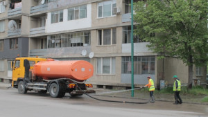 В Търговище оросяват улиците против запрашаване