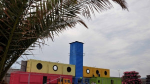 Инсталация от морски контейнери се появи на Морска гара