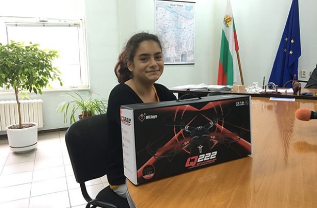 Ученичка от Враца получи дрон от НАП