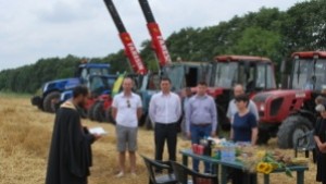 С народни ритуали и молебени за берекет стартира жътвата в