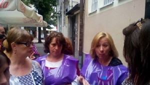 Преговорите между медицинските сестри и Община Родопи продължават жените остават