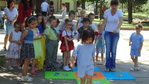 Деца се маскираха като любими приказни герои