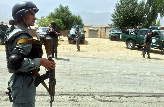 27 души загинаха при самоубийствен атентат на талибаните край Кабул