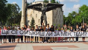 Предложение за брак в центъра на Разград включиха се и