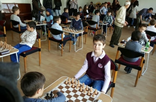 Стартира юбилеен международен шахматен турнир за деца