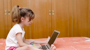 Педофилите в интернет и какви опасности дебнат децата