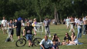 Топло време но с валежи през уикенда