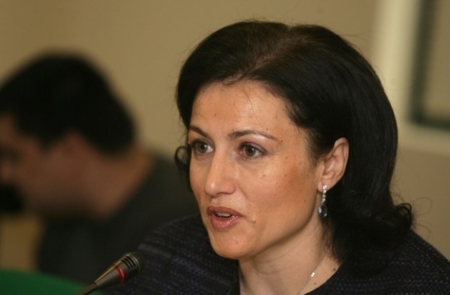 Депутати с отворено писмо до министър Десислава Танева