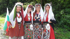 Два дни на българска хубост в песни танци и носии