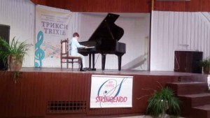 Малкият пианист Димитър Минков с награда Гран При от Международния