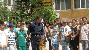 Млади скаути гостуваха на силистренските полицаи