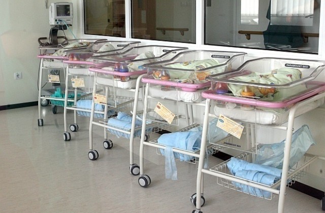 Близо 2000 бебета проплакали в Майчин дом от началото на годината
