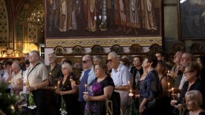 Десетки почитатели и колеги изпратиха Ани Бакалова СНИМКИ