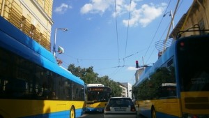 Гласуваха санкция за забавеното изграждане на новата тролейбусна мрежа в