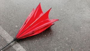 Жълт код за бурен вятър температурите падат