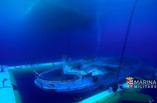 Италиански военни извадиха 217 тела от корпуса на потънал кораб