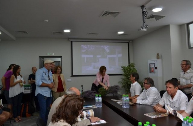 Министър Ангелкова организира среща за координиране усилията за популяризиране възможностите за туризъм в Розовата долина