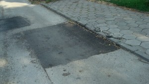 Запълват още дупки в район Северен
