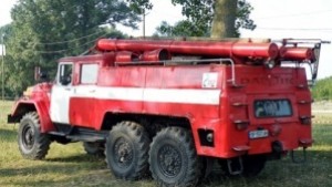 Пожар унищожи постройка две ремаркета и гуми