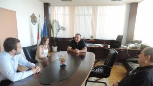Двама студенти на стаж в Областна администрацияРазград