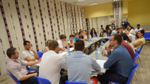 Международен младежки център организира кръгла маса По пътя на успеха