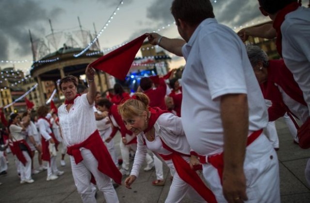 Фестивалът Сан Фермин - песни танци и много адреналин