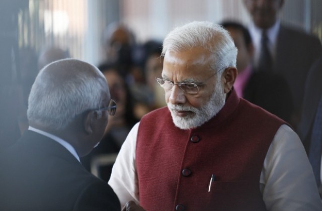 Индийският премиер повтори историческо пътуване на Махатма Ганди с влак