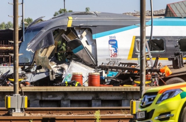 Седем ранени след влакова катастрофа в Чехия