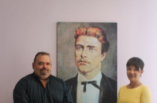 Кметът на Каварна получи портрет на Апостола