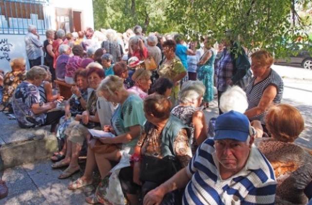 Нечовешки опашки за автобусни карти се извиха във Варна (СНИМКИ)