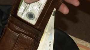 Дядо издебна клиент на хранителен магазин и му задигна парите