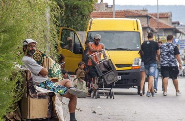 Млади роми стават строители и озеленители