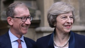 Инвестиционния фонд в който работи мъжът на Тереза Мей управлява