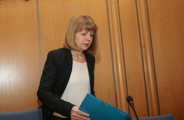 Фандъкова застава зад ЦГМ: Да се върнат парите за скандалните спирки и санкция