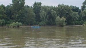 Издирват двама млади мъже в р Дунав