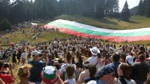 Валя Балканска и малката Мария изпяха химна на Родопите на