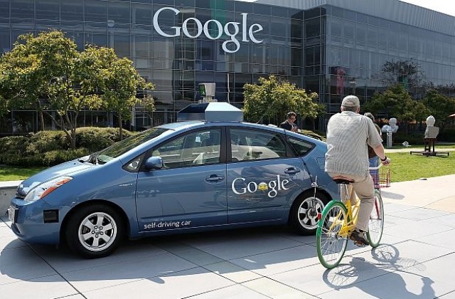 Автономните коли на Google се сдобиват със специални правила за колоездачи