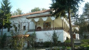 Все повече богомолци посещават Белащенския манастир Св Георги Победоносец