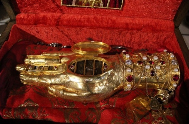 В Пловдив посрещат мощите на Св. Великомъченик Георги Победоносец