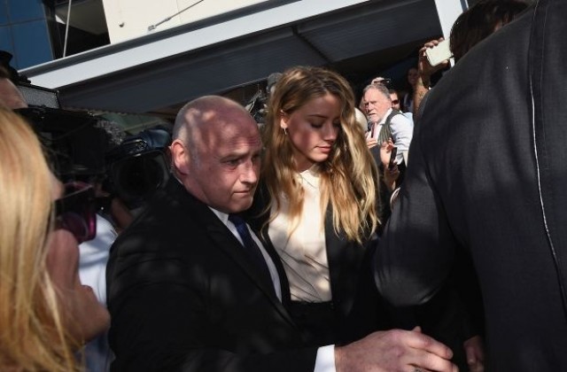 Амбър Хърд се теши в обятията на бившата си любовница